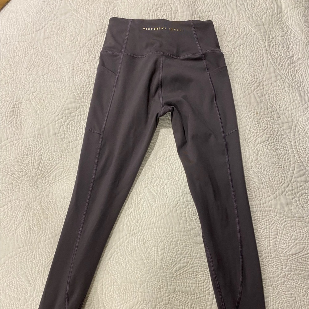 Victoria’s Secret essential leggings